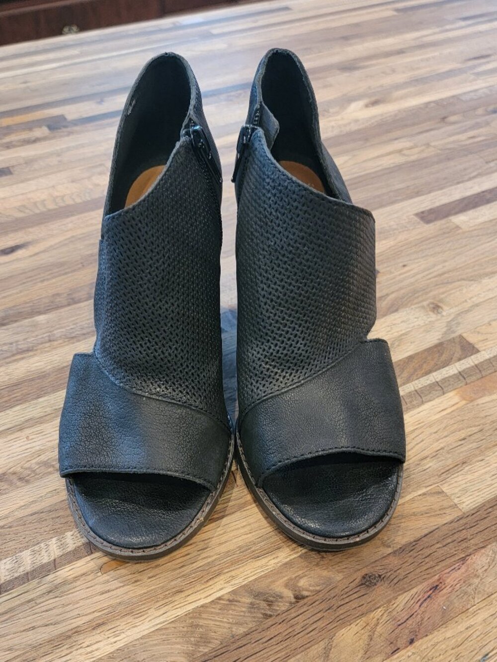 Lucky Brand Black Leather Jedrek Peep Toe Wedge Heel Shoes - Picture 2 of 11